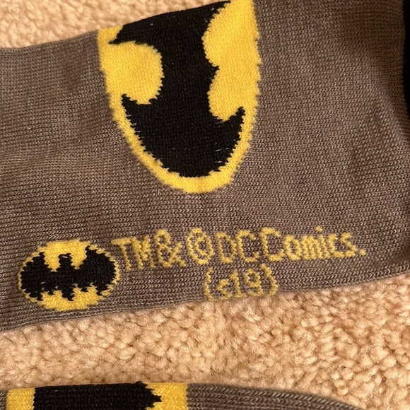 Batman socks Fit size 8 to 11 NWOT - Picture 2 of 3